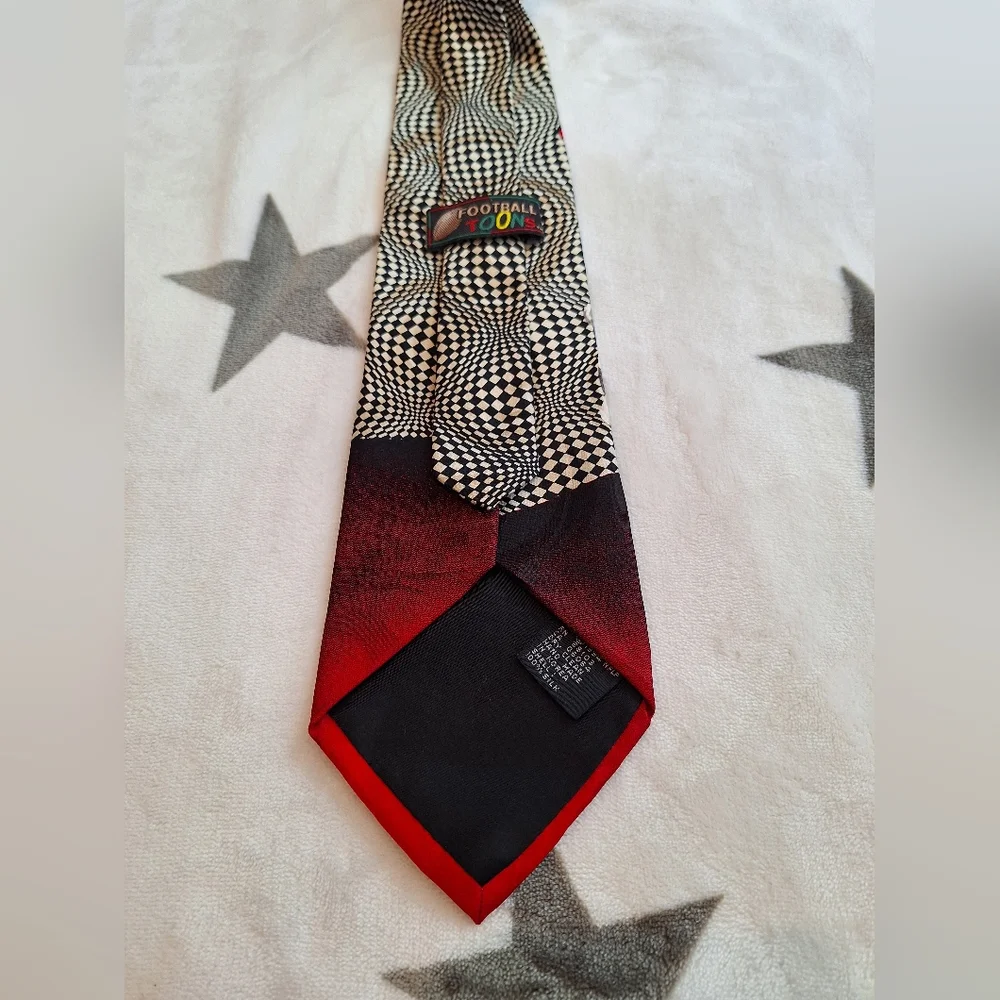 1994 Vintage Football Toons Looney Tunes Daffy Duck & Taz Illusion 100% Silk Tie